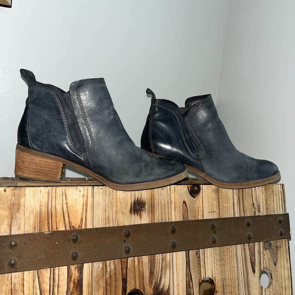 Korks Kaylee Ankle Booties Women 8M Navy Blue Leather Good Block Heel G43314